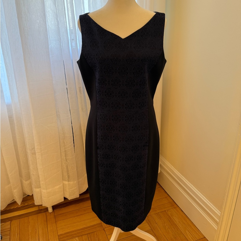 Tahari Elegant Purple/Black Sleeveless Dress Size 8/M - Runs a bit small